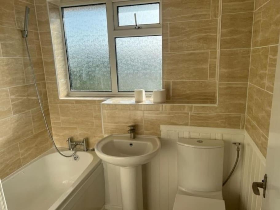 3 Bedroom Mid Terraced House Grays Zewnętrze zdjęcie